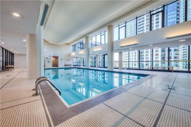 Lakefront Living Downtown Toronto - Free Parking, Gym, Indoor Pool Kültér fotó