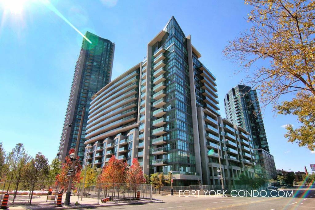 Lakefront Living Downtown Toronto - Free Parking, Gym, Indoor Pool Kültér fotó